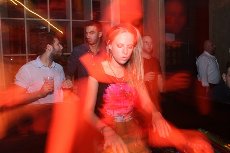 Nora En Pure LIVE at INDIE
